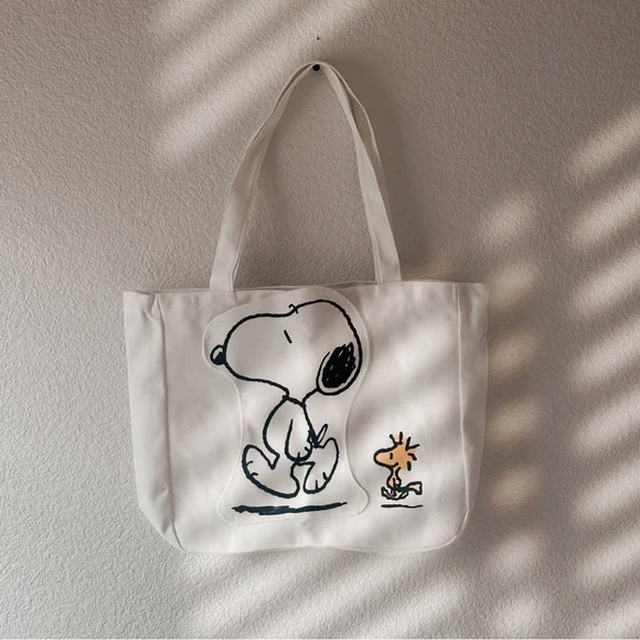White Tote Bag with Snoopy Design NEW - Picture 1 of 4